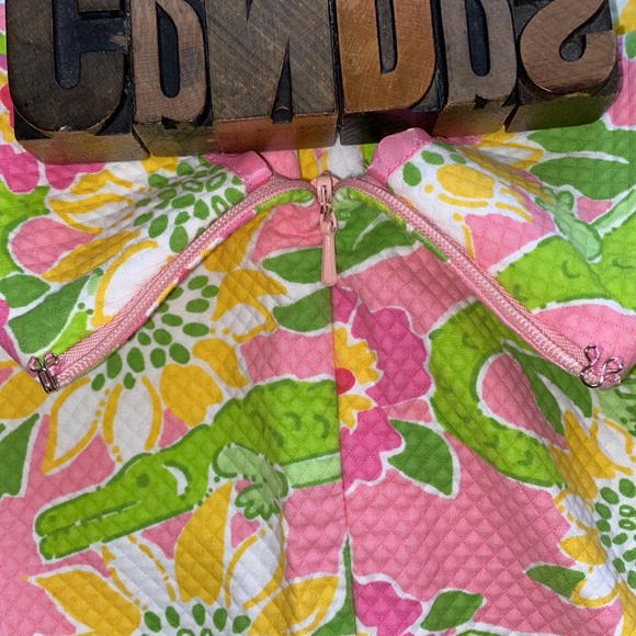 🌴LILLY PULITZER Alligator Print Capri Pants - Picture 8 of 8